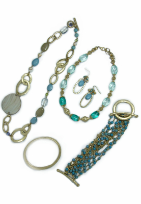 Collar, pulsera y pendientes de eslabones de cristal azul con textura martillada
