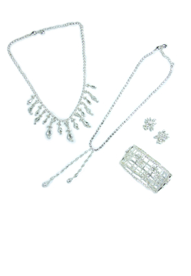 Collar, pulsera y pendientes de cadena de diamantes de imitación