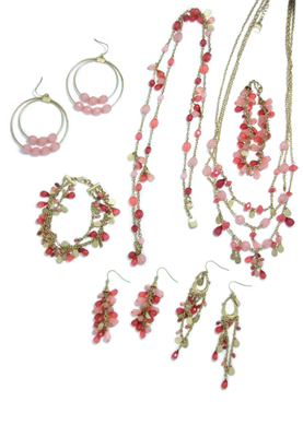 Collar, pulsera y aretes de varias hileras de cuarzo rosa
